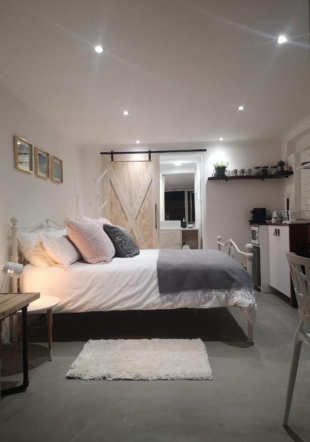 Secure, Private, Queen Room Close To Airport Port Elizabeth Eksteriør billede