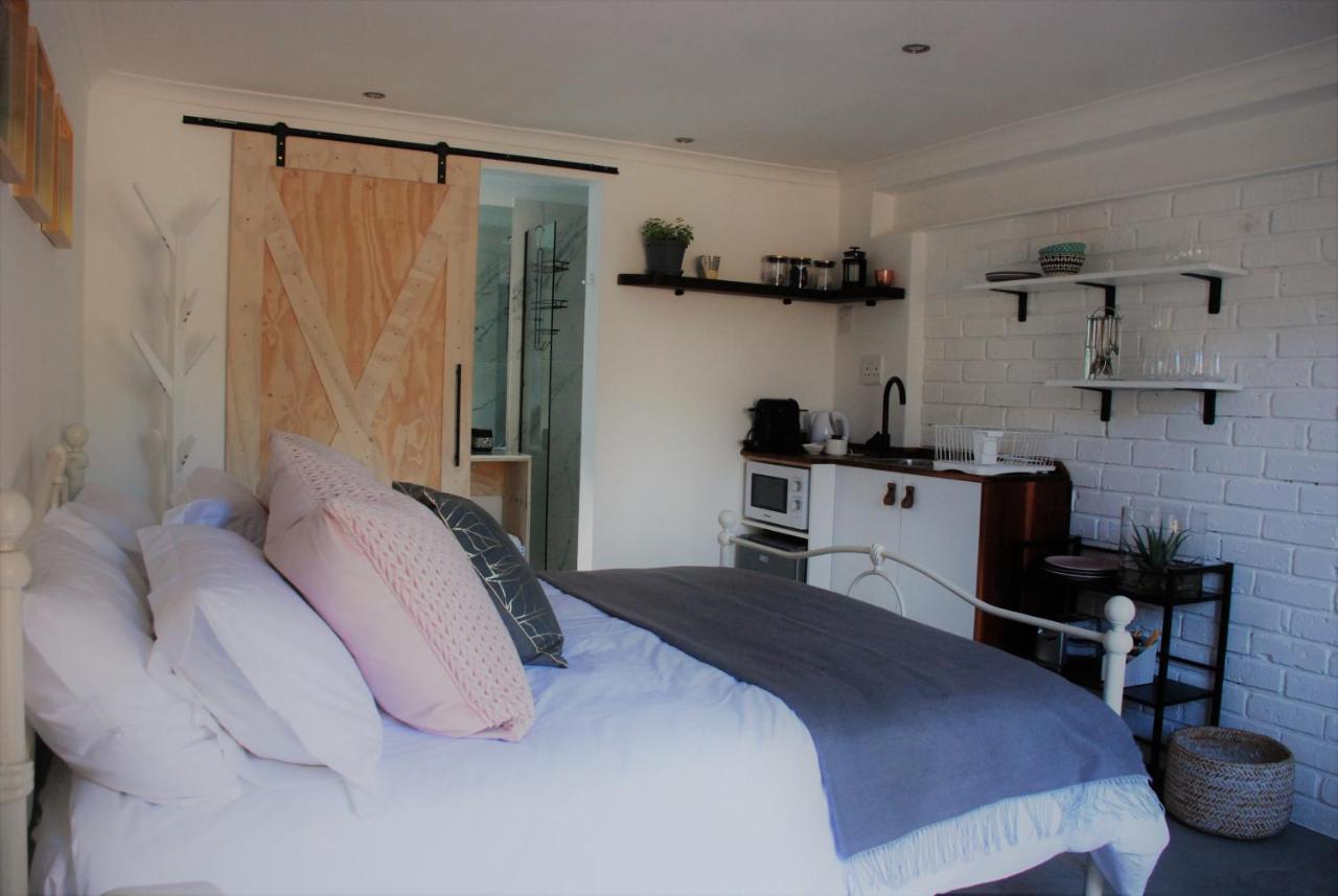 Secure, Private, Queen Room Close To Airport Port Elizabeth Eksteriør billede